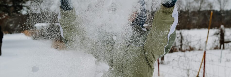 Throwing snow